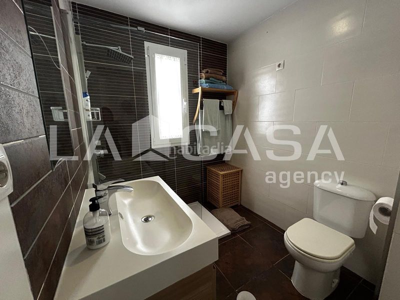 Foto 1e15a78e-72cb-47d4-8665-21720ce3ee10. Casa adossada amb aparcament a cerros de Montequinto Montequinto