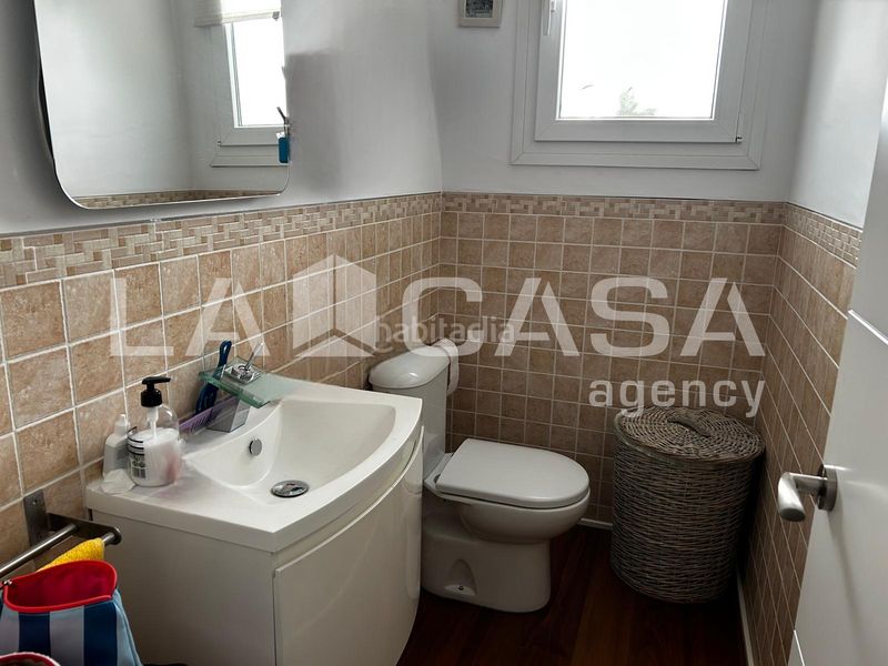 Foto 60a51b50-9831-42e2-b593-85691f6a85fd. Casa adossada amb aparcament a cerros de Montequinto Montequinto