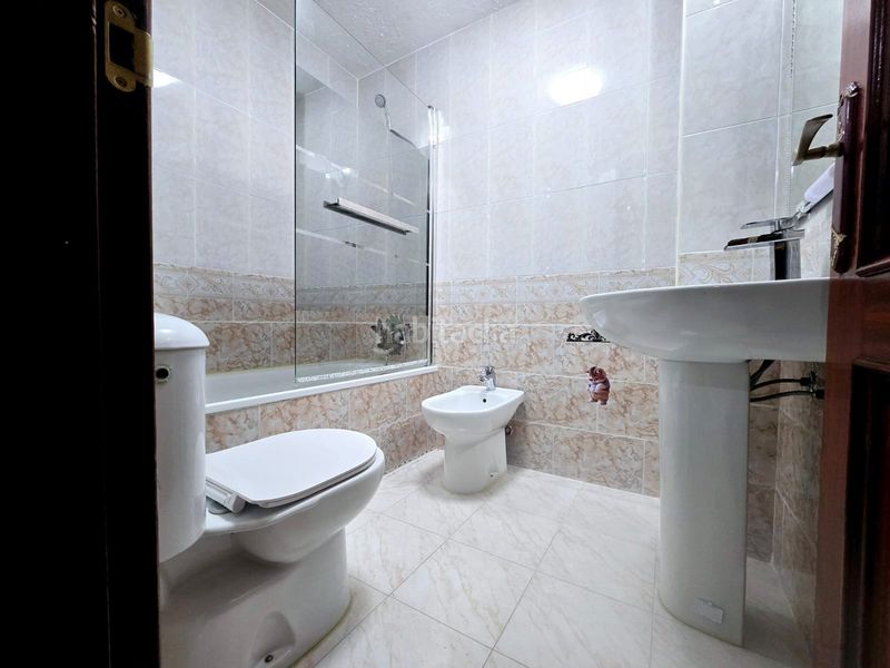 Foto c5c45732-a85e-4165-b813-ea495e365287. Piso en colores - entreparques Sevilla