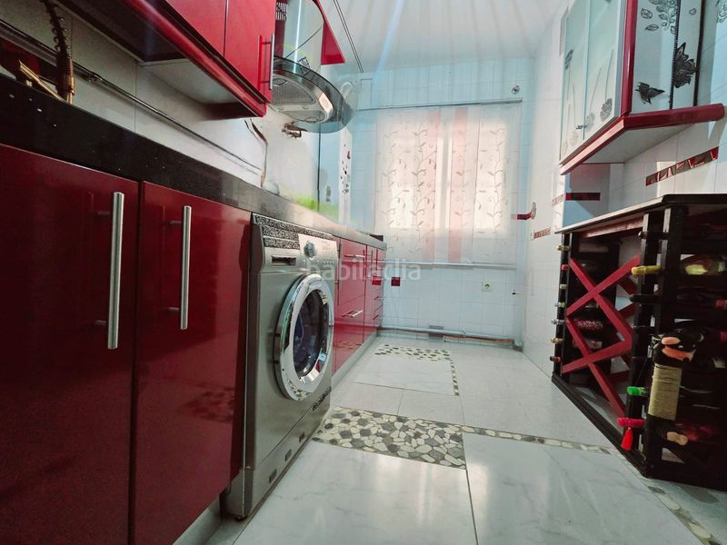 Foto c98df918-4733-4977-8092-e6be6c534f3e. Piso en colores - entreparques Sevilla
