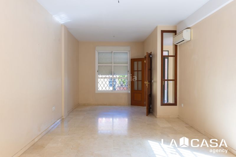 Foto 59b22d4c-fe9a-48d9-84d0-9977825149c2. Casa aparellada amb aparcament a La Motilla - Fuente del Rey Dos Hermanas