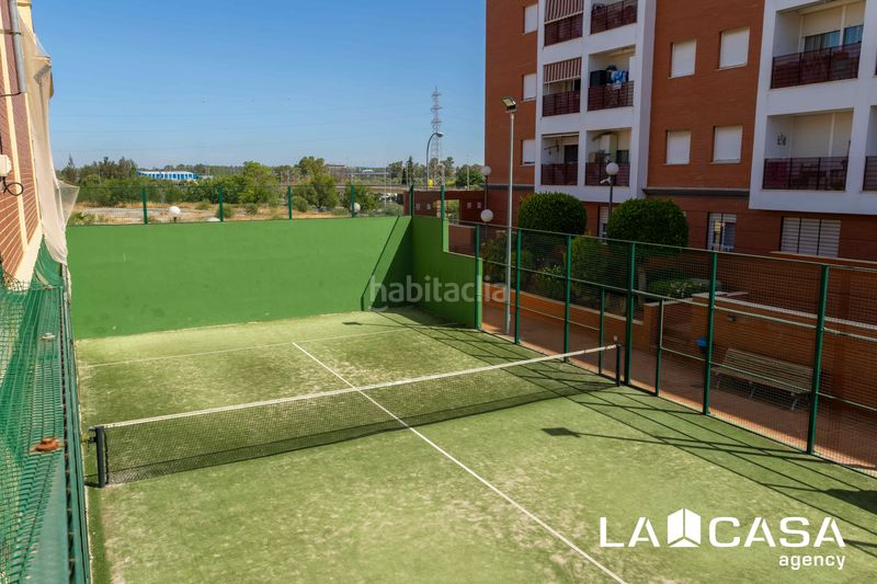 Foto 5bf644ff-8ba5-49fc-82a9-c46b4a400be2. Casa aparellada amb aparcament a La Motilla - Fuente del Rey Dos Hermanas