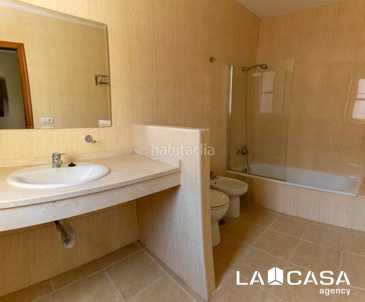 Foto 81d61dfb-aede-4158-b592-53fbe0ab0ddd. Casa aparellada amb aparcament a La Motilla - Fuente del Rey Dos Hermanas