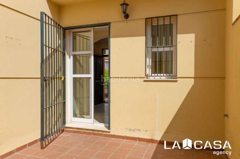 Foto b5f87d32-f960-4e5d-828b-0fde58112e34. Casa aparellada amb aparcament a La Motilla - Fuente del Rey Dos Hermanas