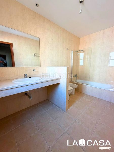 Foto c9ddd1bb-fdfa-4a2d-9757-4206c7085279. Casa aparellada amb aparcament a La Motilla - Fuente del Rey Dos Hermanas