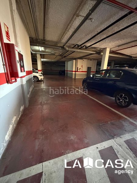 Foto 578c25a9-9385-4ef8-998a-0748f1ef0cd2. Aparcament cotxe a El Arenal - La Pólvora Dos Hermanas