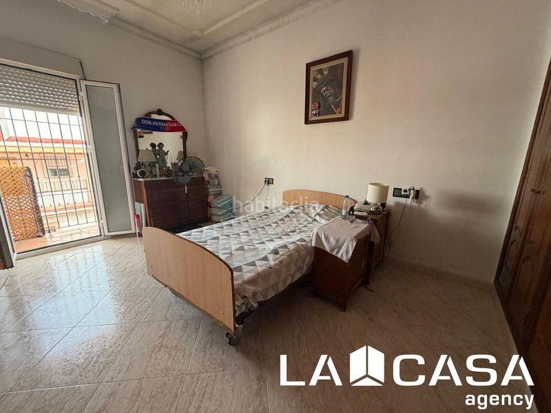 Foto 3eeb0b01-c9be-4b6b-97a7-97a0fc34ec76. Casa amb aparcament a Centro - Doña Mercedes Dos Hermanas