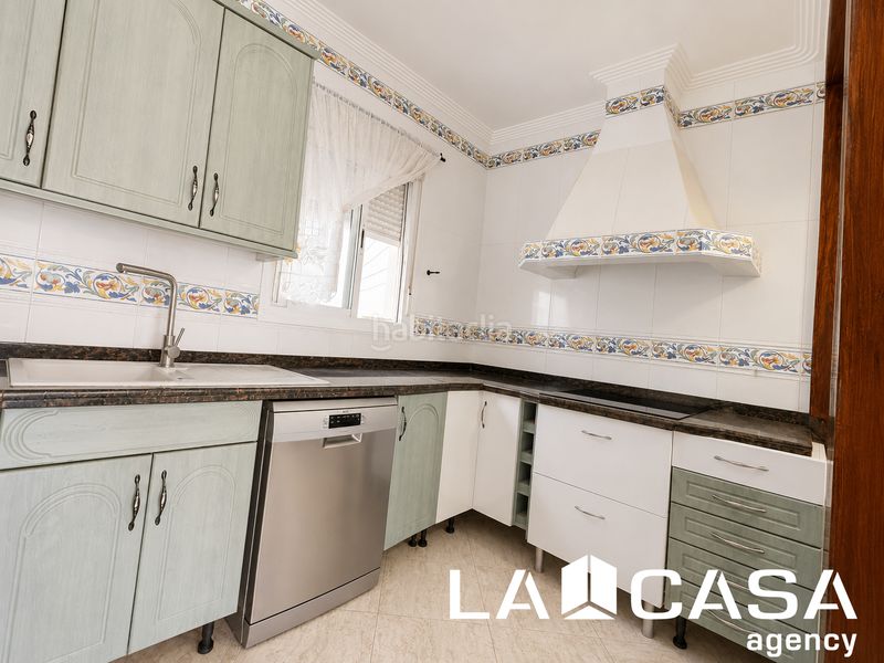 Foto c9b0bc51-bb42-400c-8d3b-e2de47a30367. Casa amb aparcament a Centro - Doña Mercedes Dos Hermanas