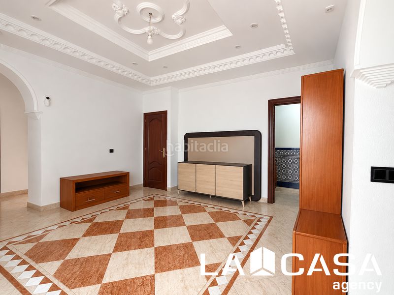 Foto e440ce59-5a56-45bb-8e3c-207dd8e707a7. Casa amb aparcament a Centro - Doña Mercedes Dos Hermanas