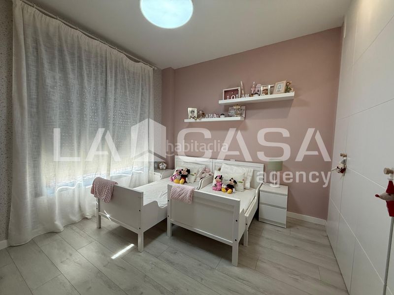 Foto be9e5761-a0cb-420f-b48b-5799bc1831d1. Casa adossada amb aparcament piscina a Entrenúcleos Dos Hermanas