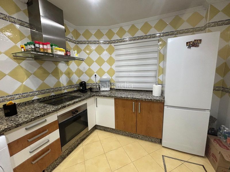 Foto a72f9ab6-c089-4b10-b80f-2cadd73fa93e. Casa adossada amb aparcament a Palmete Sevilla