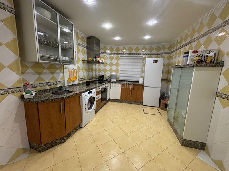 Foto bd2047a8-eab4-433a-ae37-f4bfddd47448. Casa adossada amb aparcament a Palmete Sevilla