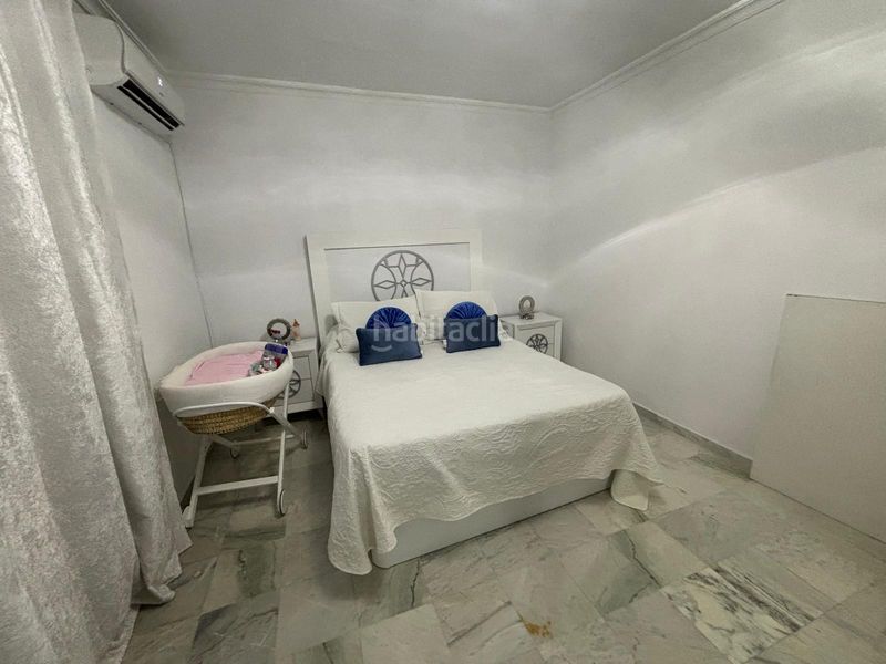 Foto cc579483-1ee1-4987-bde4-c0043631258a. Casa adossada amb aparcament a Palmete Sevilla