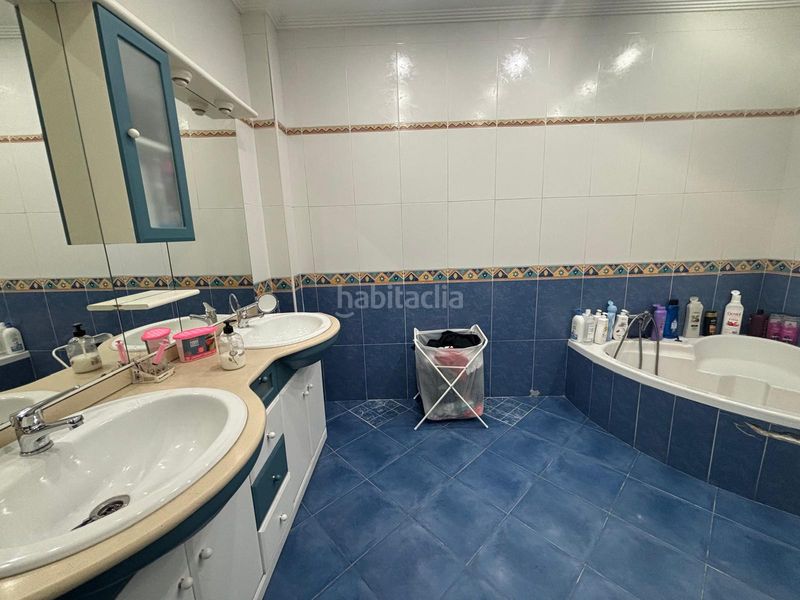 Foto e1ec9a9f-1c4f-4b35-8f72-6c49b4e11c9e. Casa adossada amb aparcament a Palmete Sevilla