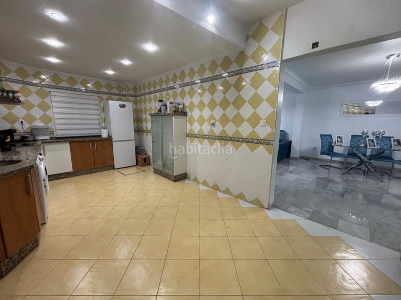 Foto f5d57183-e9eb-4ee5-830e-fc195f5f82da. Casa adossada amb aparcament a Palmete Sevilla