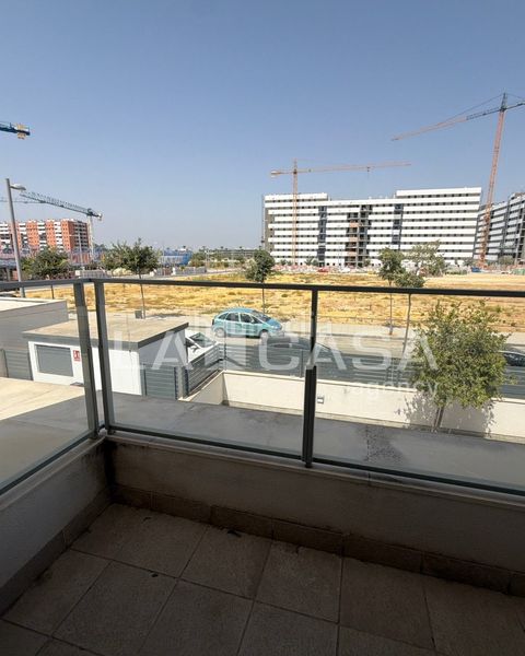Foto ef4b68e4-4e7f-4dc0-aafb-3481e28d303e. Casa adossada amb aparcament piscina a Entrenúcleos Dos Hermanas