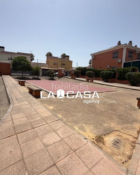 Foto 42ebf006-fdc4-42ac-8ec2-7cc9737c94a0. Casa adossada amb calefacció aparcament a Avenida de Europa Montequinto