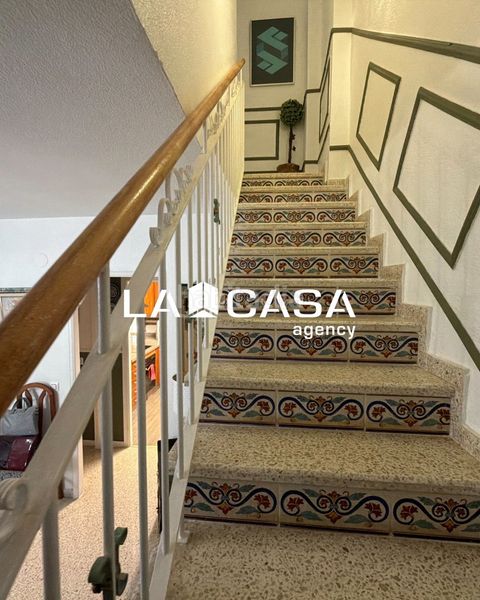 Foto b5ada21c-9a3a-4b9d-aa69-f4bc120d79a1. Casa adossada amb calefacció aparcament a Avenida de Europa Montequinto