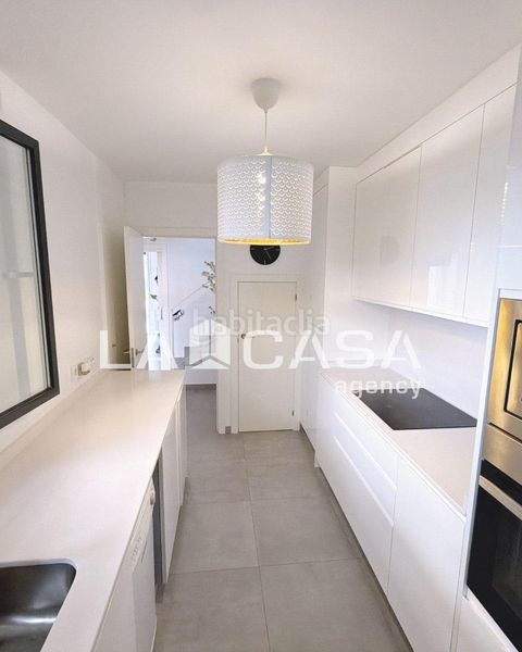 Foto 1c0e2859-d86e-41b5-b7fa-f41ce6ac5f19. Casa adossada amb calefacció aparcament a Entrenúcleos Dos Hermanas