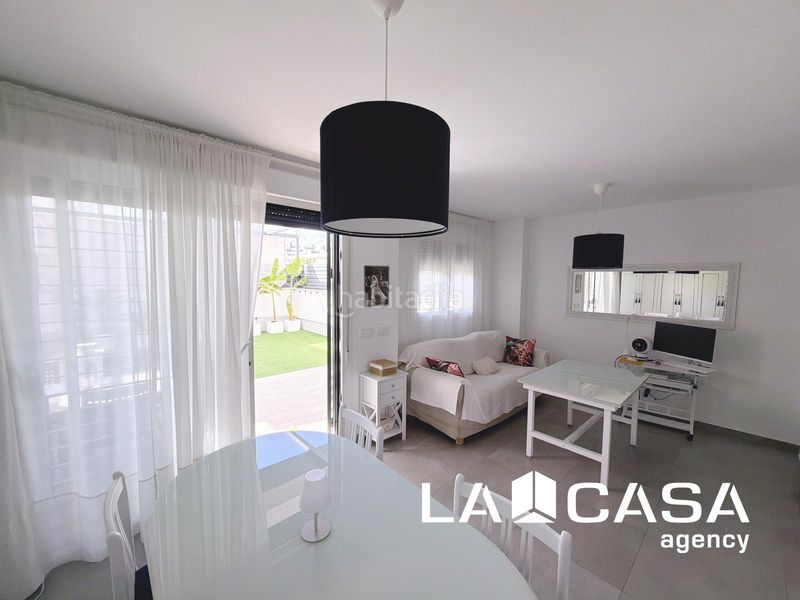 Foto 86887677-2fbd-4b84-82e2-c40e7de644c2. Casa adossada amb calefacció aparcament a Entrenúcleos Dos Hermanas