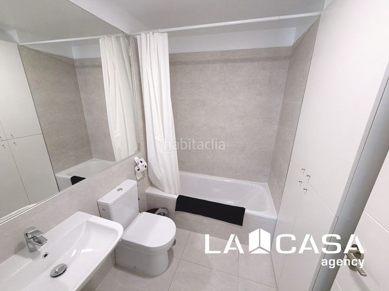 Foto b5ebac4c-5b48-4063-9910-fb4e000e7d68. Casa adossada amb calefacció aparcament a Entrenúcleos Dos Hermanas