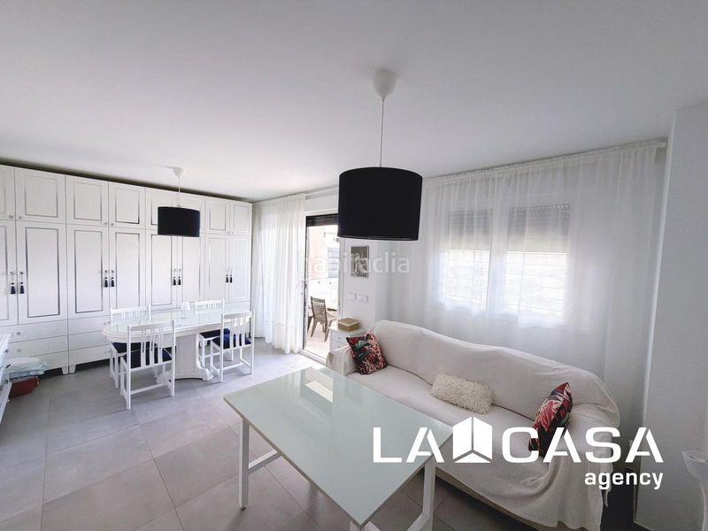 Foto b90a9885-1773-4b74-bcbb-3bb2ba298858. Casa adossada amb calefacció aparcament a Entrenúcleos Dos Hermanas