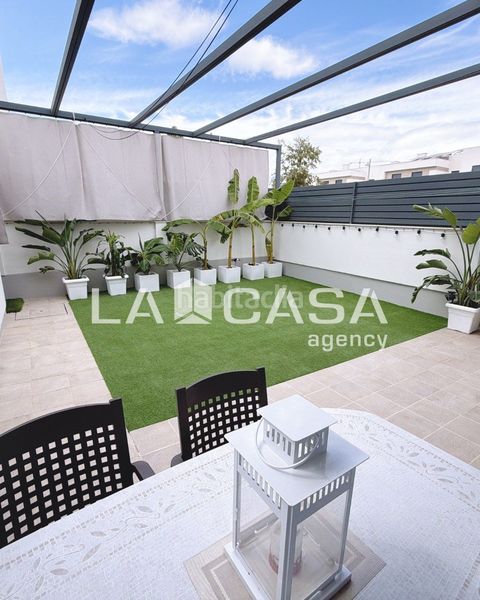 Foto e016b97d-1153-49f3-b42f-b0b36c5b5540. Casa adossada amb calefacció aparcament a Entrenúcleos Dos Hermanas