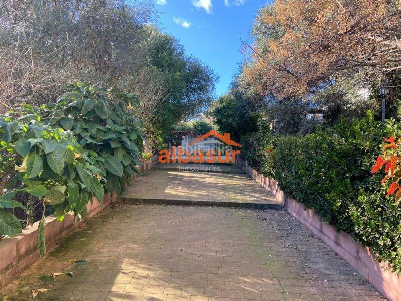 Foto b7aa15ca-7e6c-4e81-b8ac-64e518db03aa. Chalet magnífico chalet con piscina en Almodóvar del Río