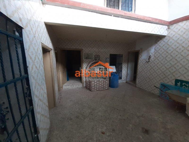 Foto 9675619e-881b-43a1-a501-7ba659993d64. Casa in calle ronquillo briceño 2 in casco histórico - ribera - san basilio Córdoba