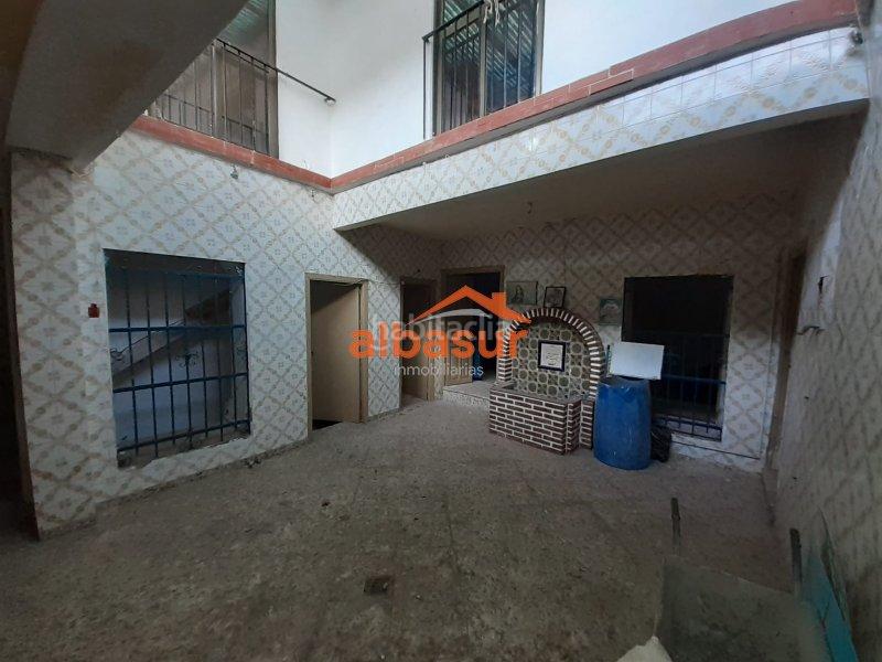 Foto b47b2828-1ae9-4b56-8b53-e00f0b1ac537. Casa in calle ronquillo briceño 2 in casco histórico - ribera - san basilio Córdoba