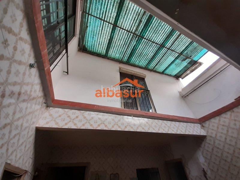 Foto d7d1e1ff-d26e-4c48-963c-6ee72d5f58e0. Casa in calle ronquillo briceño 2 in casco histórico - ribera - san basilio Córdoba