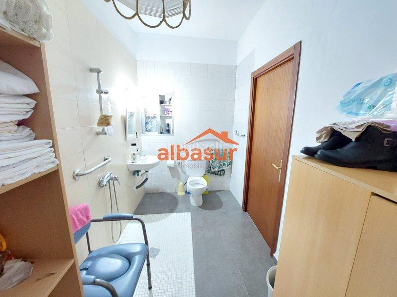 Foto c1bec953-fe31-4b0f-8c9c-1ef3a6e19f56. Casa in casco histórico - ribera - san basilio Córdoba