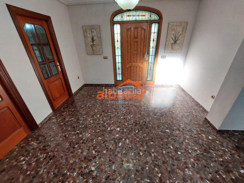 Foto 3d578172-4934-4680-bef0-c3f0149e9471. Chalet mit kamin heizung parking pool in Paraíso Arenal - La Colina Córdoba