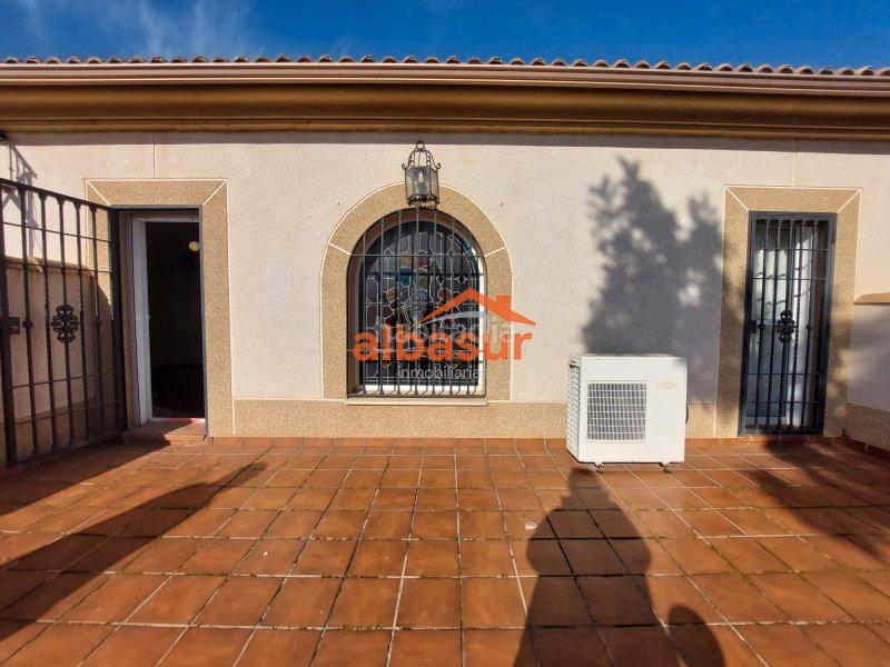 Foto 3f7510d0-b4a1-4214-b3df-b7221696f93d. Chalet mit kamin heizung parking pool in Paraíso Arenal - La Colina Córdoba