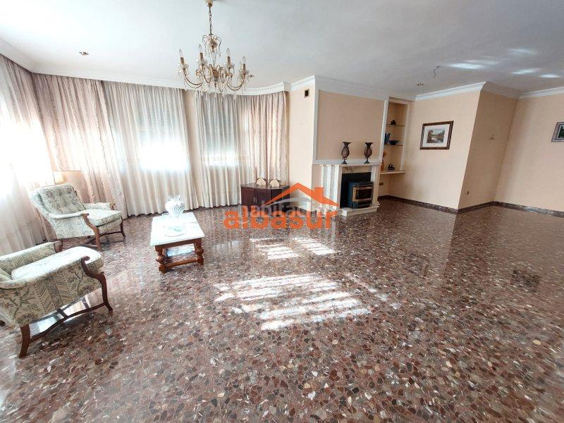 Foto 54bf09e1-8a89-4e97-8421-3991728bfd15. Chalet mit kamin heizung parking pool in Paraíso Arenal - La Colina Córdoba