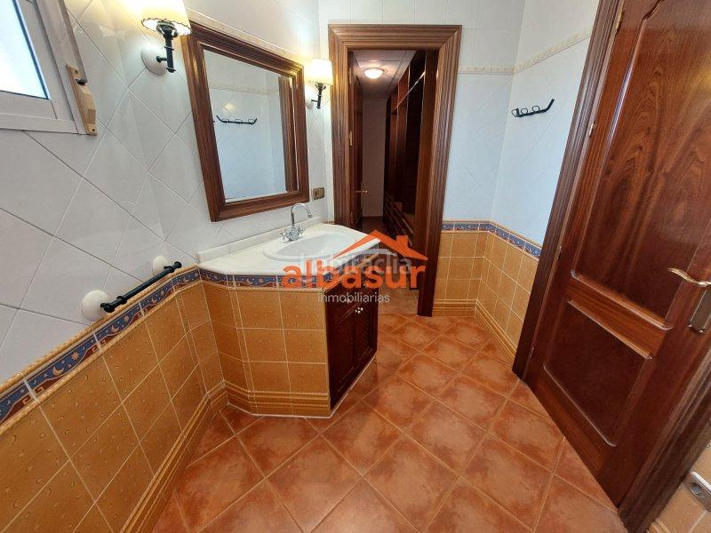 Foto 638d9b4d-f66f-422c-bac2-bab4d8984f0a. Chalet mit kamin heizung parking pool in Paraíso Arenal - La Colina Córdoba