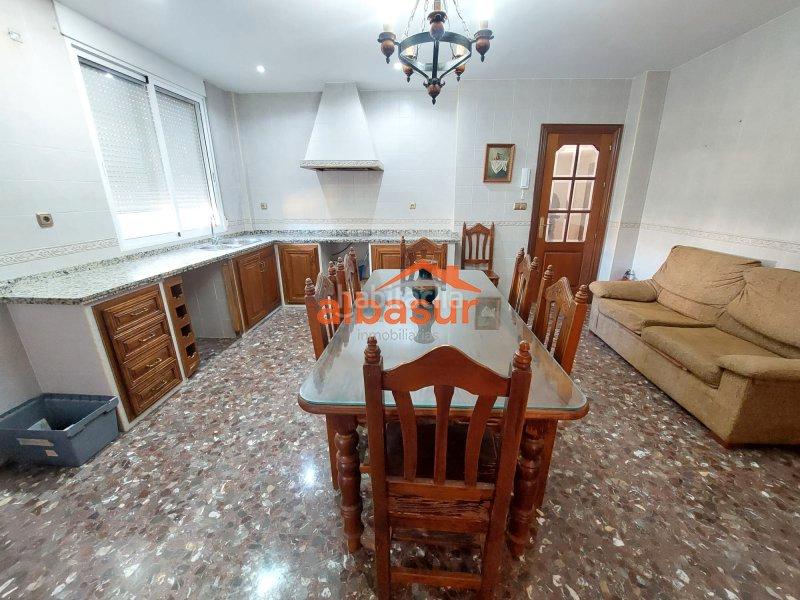 Foto 74f840d3-9dad-42a9-b249-352675e2f06e. Chalet mit kamin heizung parking pool in Paraíso Arenal - La Colina Córdoba