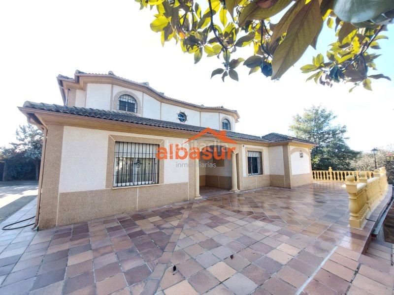 Foto ad5cf39d-8d4c-4f14-a18f-4bbc2676a57e. Chalet mit kamin heizung parking pool in Paraíso Arenal - La Colina Córdoba