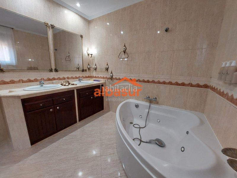 Foto b6b1ac8b-a0a9-485d-9346-37221ce35502. Chalet mit kamin heizung parking pool in Paraíso Arenal - La Colina Córdoba