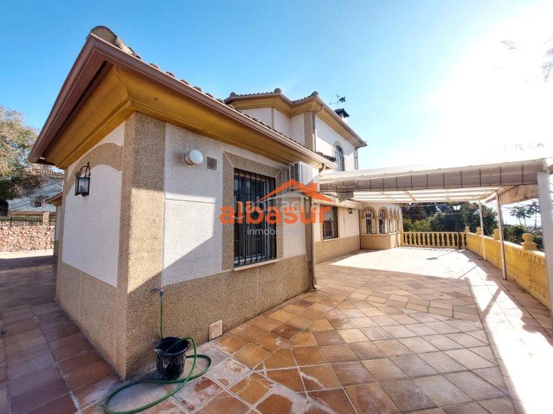 Foto b88204f3-1a24-4576-96c9-00df721f3f05. Chalet mit kamin heizung parking pool in Paraíso Arenal - La Colina Córdoba