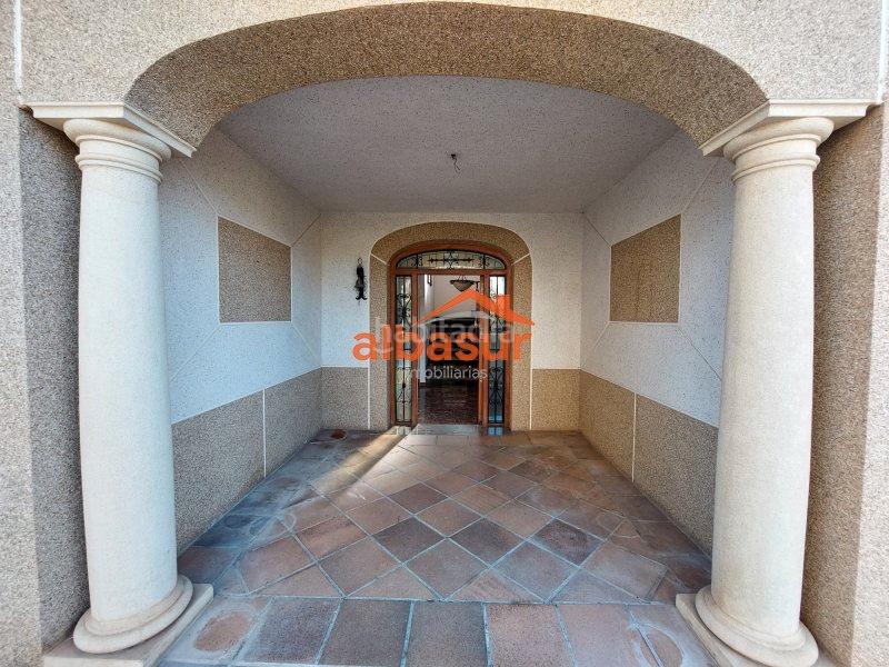 Foto d1db73f8-d6fc-412a-9598-66ab8833cefd. Chalet mit kamin heizung parking pool in Paraíso Arenal - La Colina Córdoba