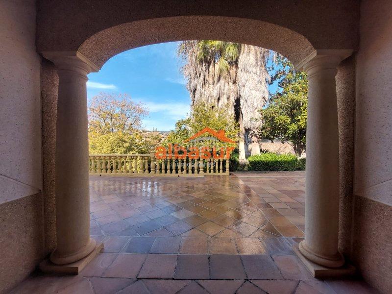 Foto db942868-934b-4db6-8b2b-1d2601a1daeb. Chalet mit kamin heizung parking pool in Paraíso Arenal - La Colina Córdoba