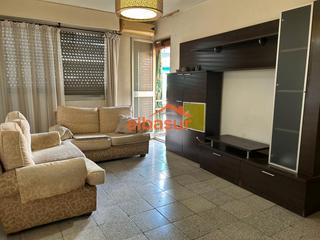 Appartement à Huerta de la Reina - Trassierra. Piso exterior con terraza y patio privado junto a renfe