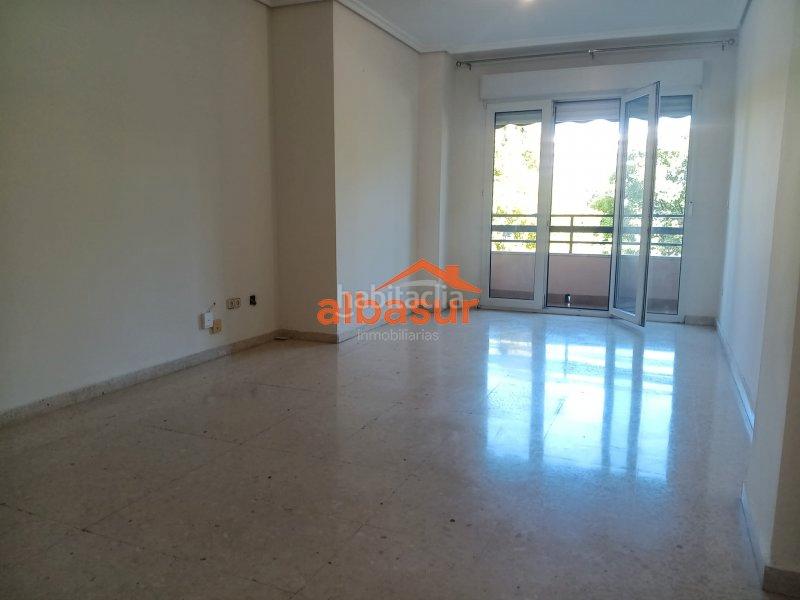 Foto 1ec60dc8-bd3f-4752-af96-eb018529368a. Alquiler piso en Ciudad Jardín - Zoco Córdoba
