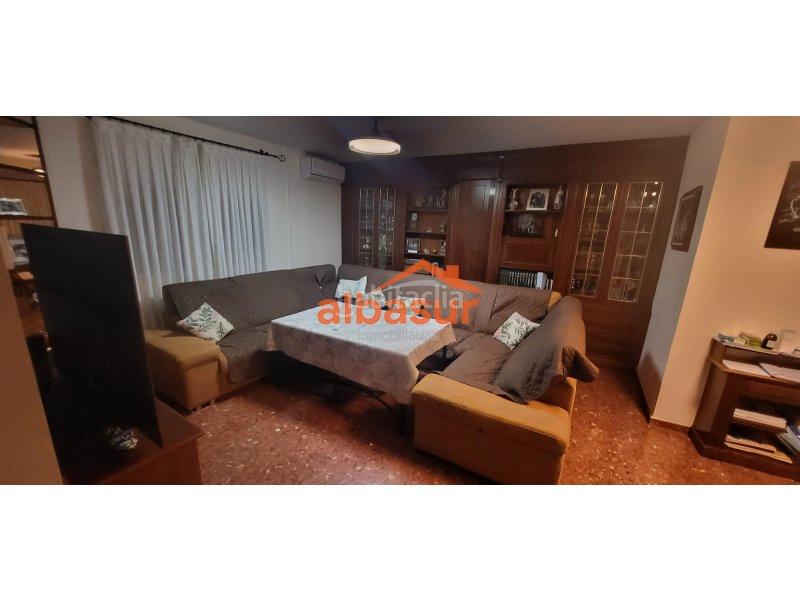 Foto 1a88dfc1-a87a-4f54-b114-f41d7234a8fd. Reihenhaus mit heizung parking pool in El Brillante -El Naranjo - El Tablero Córdoba