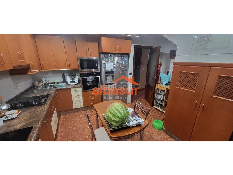 Foto 24bb3903-afa0-46f8-844a-e4f9d9a68967. Reihenhaus mit heizung parking pool in El Brillante -El Naranjo - El Tablero Córdoba