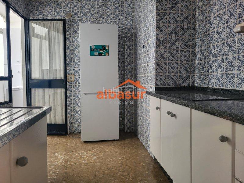 Foto 26d34df0-850f-47bd-a170-5fef2e6b9aea. Appartamento in avenida de medina azahara 19 in Ciudad Jardín - Zoco Córdoba