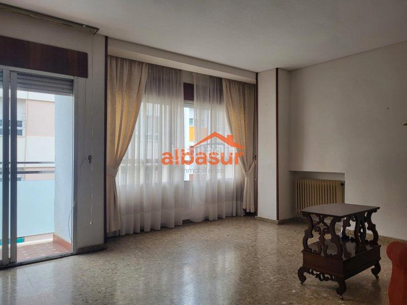 Foto 27e80966-646d-4a2a-b13c-eb0580e7c0b3. Appartamento in avenida de medina azahara 19 in Ciudad Jardín - Zoco Córdoba