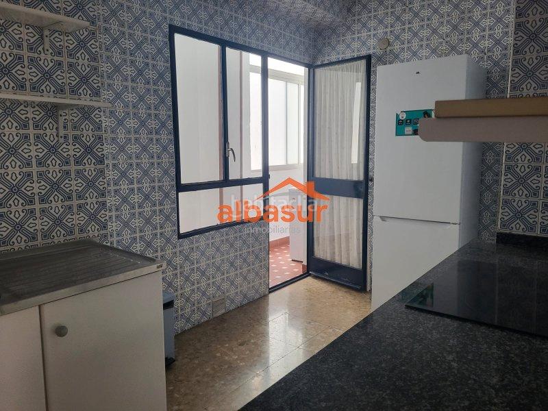 Foto b34bc1b1-e846-473a-be62-3c8700d13268. Appartamento in avenida de medina azahara 19 in Ciudad Jardín - Zoco Córdoba