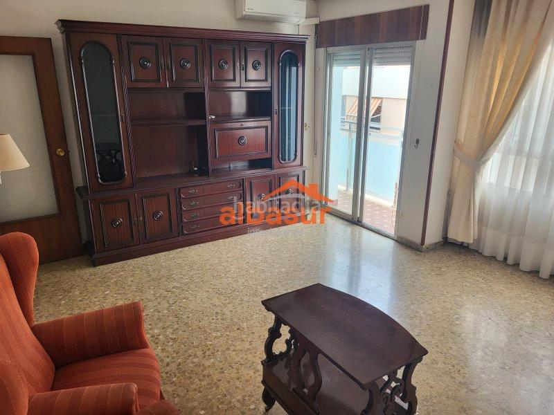 Foto cf7d955b-8da9-4f29-bb1d-8628f8608270. Appartamento in avenida de medina azahara 19 in Ciudad Jardín - Zoco Córdoba